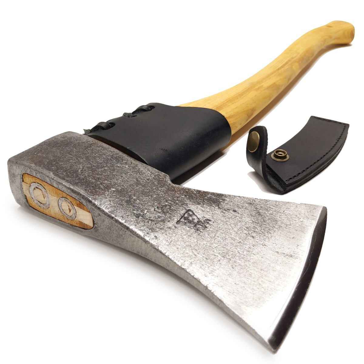 Metsäkirves 1 kg nahkasuoja